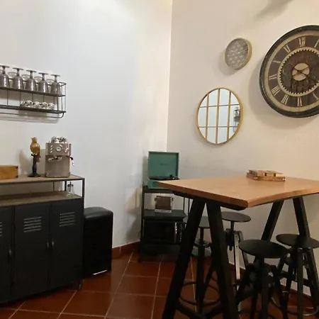 بيت ضيافة Room In House - Vibrant Stay In Old Town البوفيرا