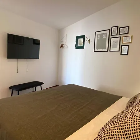 Room In House - Vibrant Stay In Old Town Gæstehus Albufeira