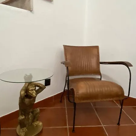 Room In House - Vibrant Stay In Old Town Πανσιόν Αλμπουφέιρα